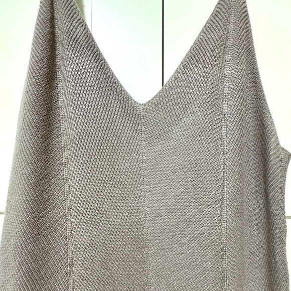 Elegant Gray Knit Sleeveless Dress - Picture 2 of 2